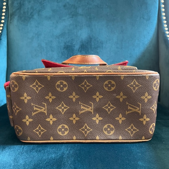 Louis Vuitton Excentri-Cite Monogram Canvas - Picture 8 of 8